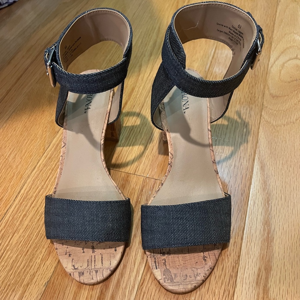 Merona Black and Tan Heeled Sandals
